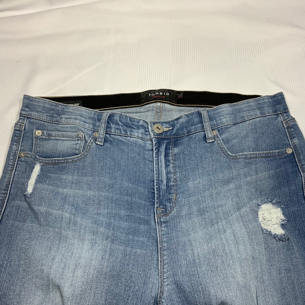 Torrid Crop Sky High Skinny Premium - SZ 18 - Picture 2 of 13